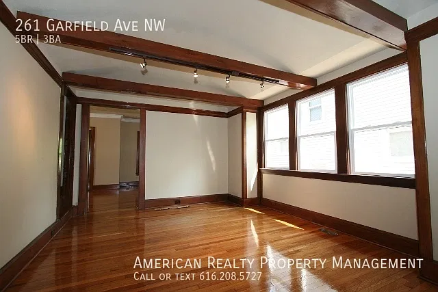 5 bed, 2312 sqft, $3,000 — Photo 4