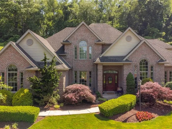 3906 Curlytail Ct, Murrysville, PA 15668