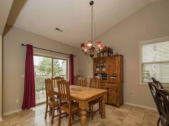 3rd image of 2502 Carlton Dr