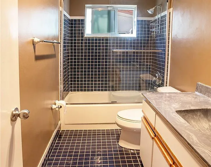 360 SE 12th Ave — Photo 37