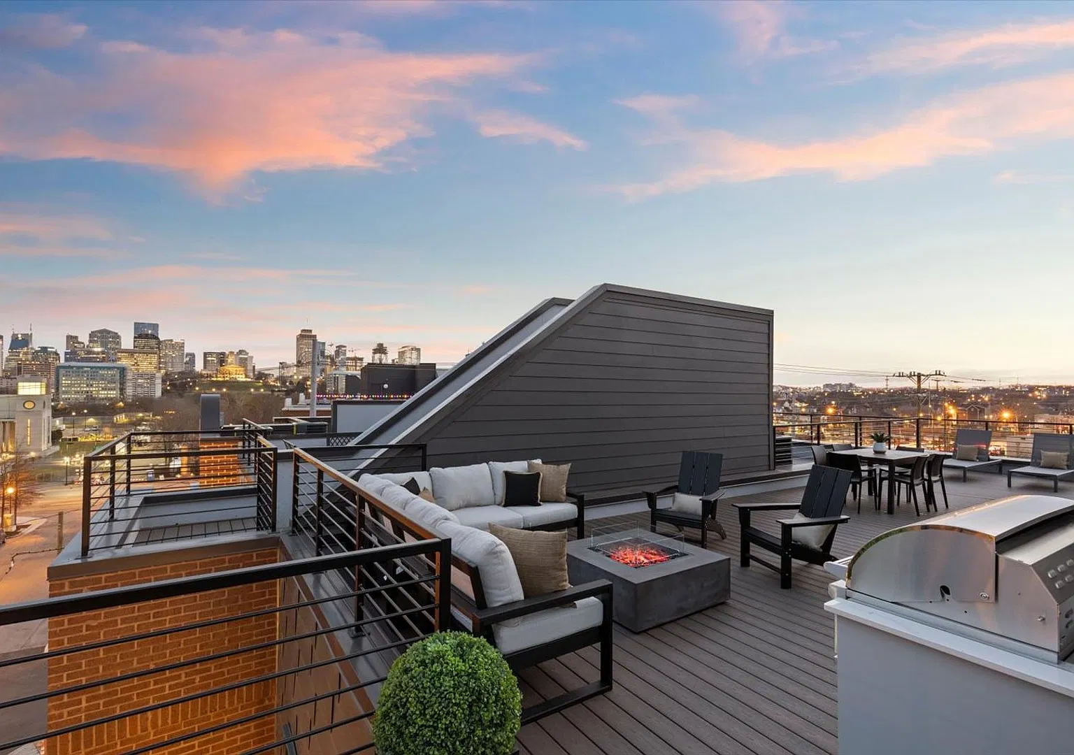 Fully Furnished Executive Townhome in Germantown, Move-In Ready | $7,995/Mo — Photo 2
