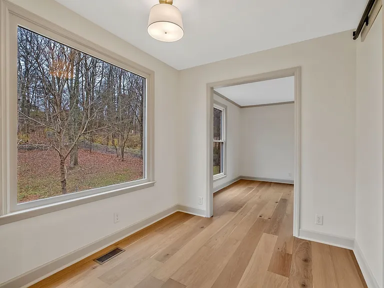 115 Pascal Dr — Photo 6