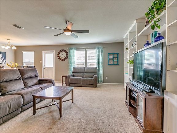 4th image of 1633 Megan Creek Dr