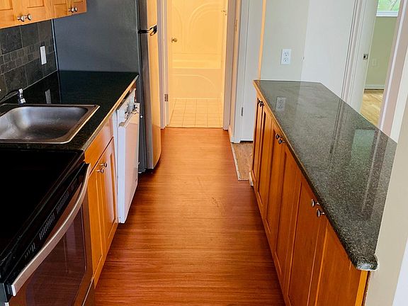 4th image of 1226 Taylor Ave N #2