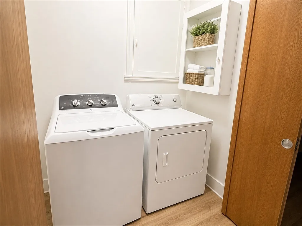 2 bed, 1.0 bath, 1200 sqft, $2,500 — Photo 3