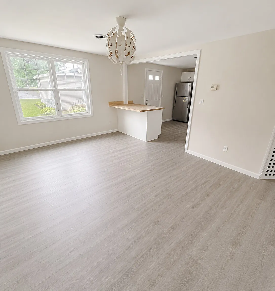 2 bed, 1.0 bath, 8963 sqft, $2,050 — Photo 2