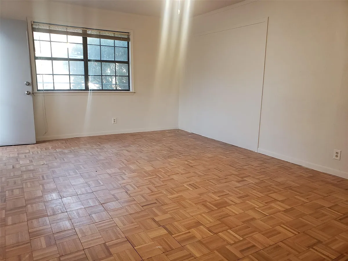 Building Photo - 609 Bissonet Ln #B