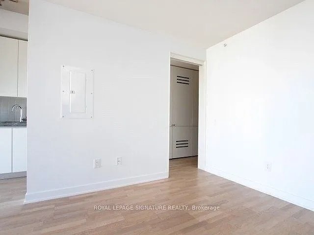629 King St W #1318 — Photo 11
