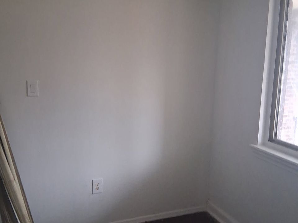 2nd image of 1500 Montana Ave NE