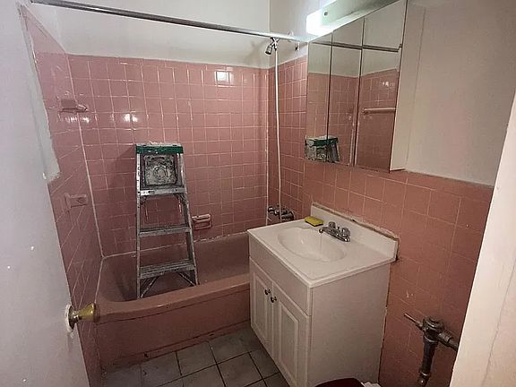 5th image of 181 Clarkson Ave APT D5
