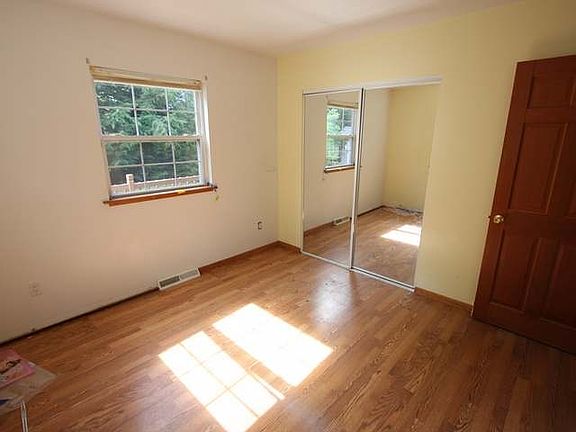 3rd image of 3360 Edward Ave