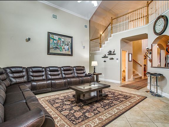 3rd image of 805 Rushmore Dr