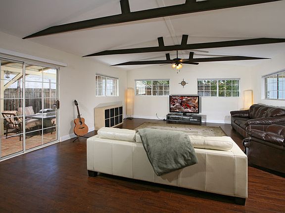 4th image of 7653 Variel Ave