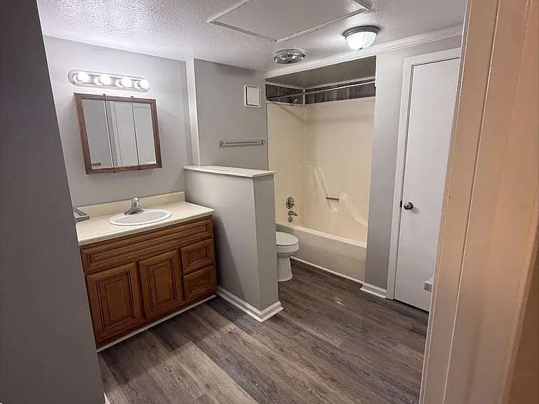 Castle Terrace Apartments — Photo 8