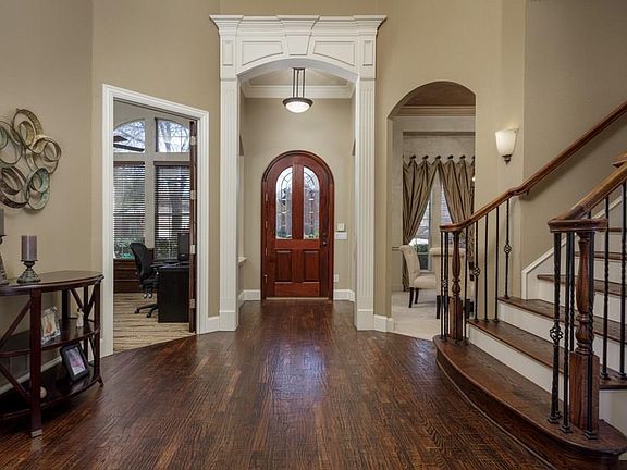 3rd image of 1904 Savannah Dr