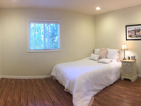 3rd image of 253 N Mar Vista Ave APT 7