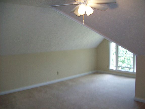 5th image of 211 Saint Martins Ln