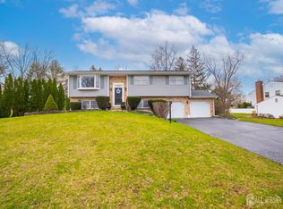 29 Hawthorne Ln, East Windsor, NJ 08520