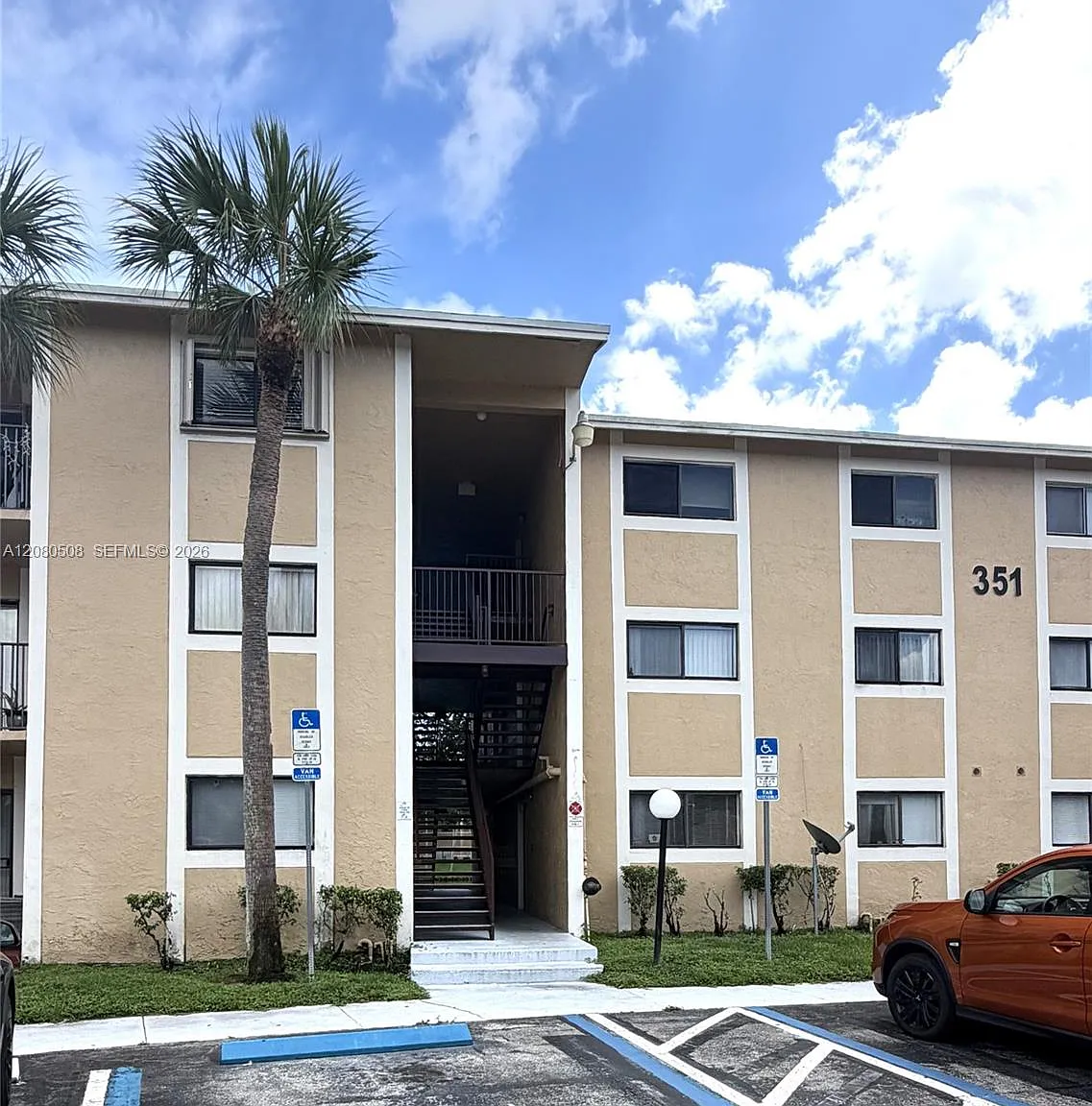 Palms Of Pembroke Condo — Photo 2