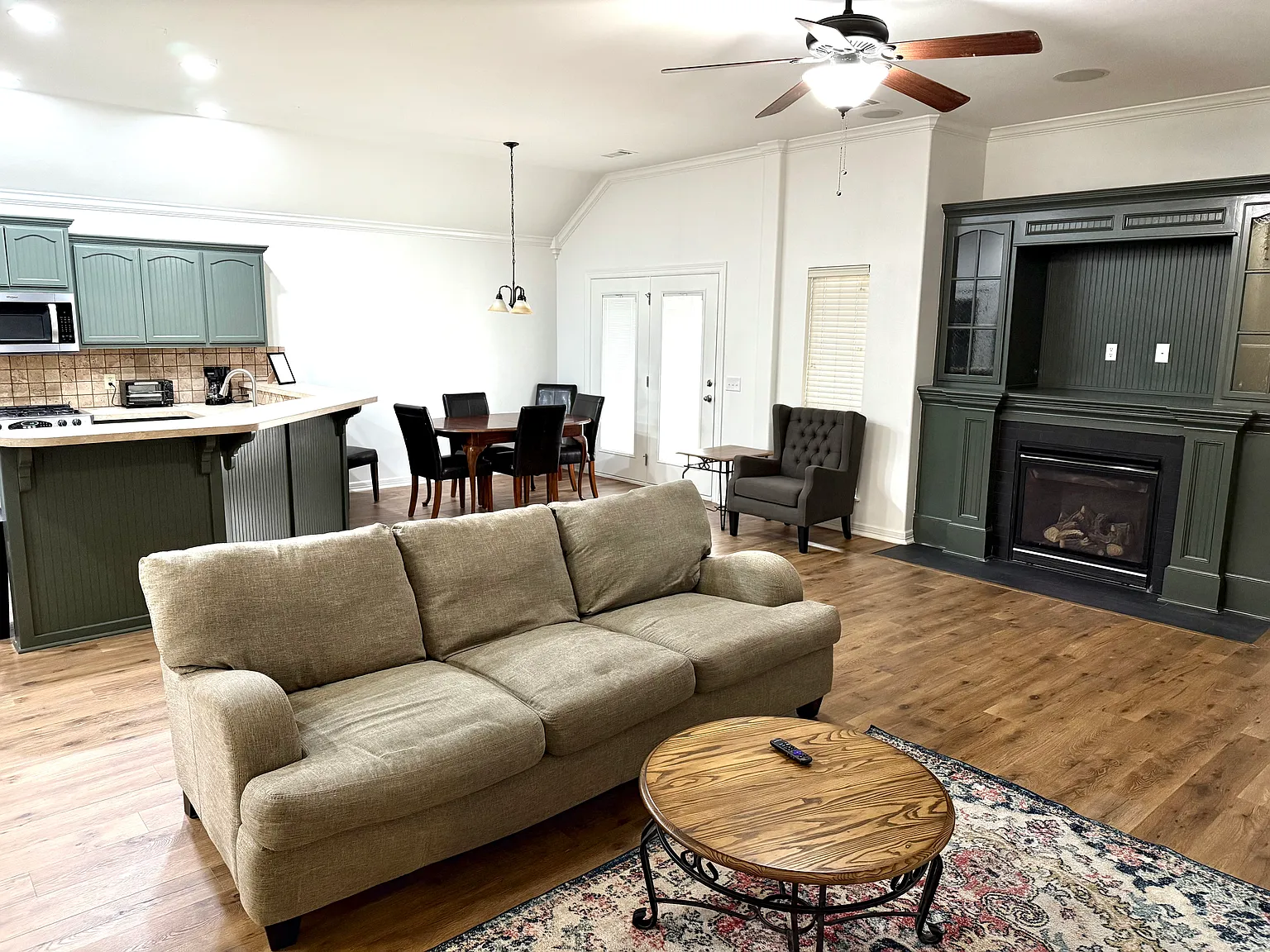 4 bed, 1812 sqft, $800 — Photo 2