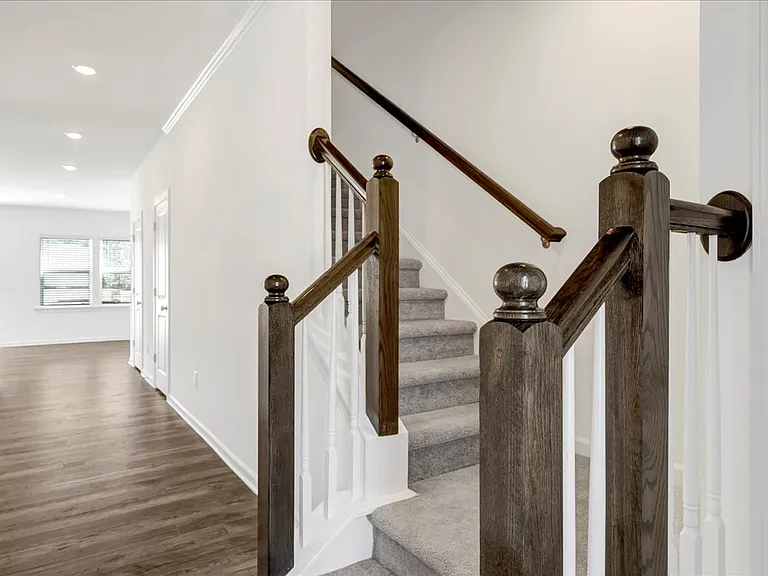 256 Hank Way — Photo 3