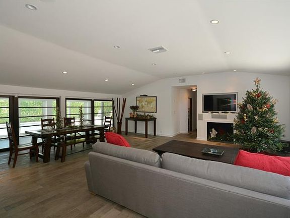 3rd image of 1611 Seabreeze Blvd