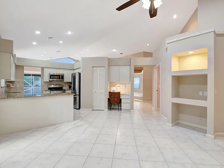 11081 Springbrook Cir — Photo 20