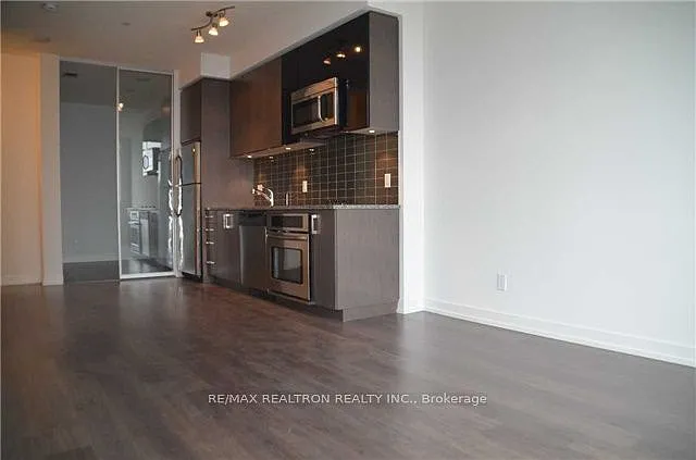98 Lillian St #422 — Photo 4