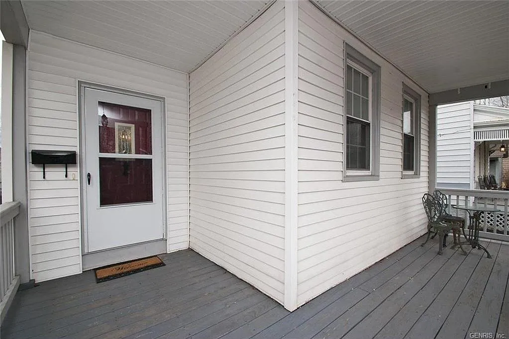 4 bed, 1.5 bath, 2007 sqft, $2,500 — Photo 2