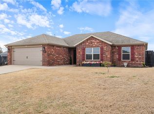 1310 Cottonwood Rd, Centerton, AR 72719