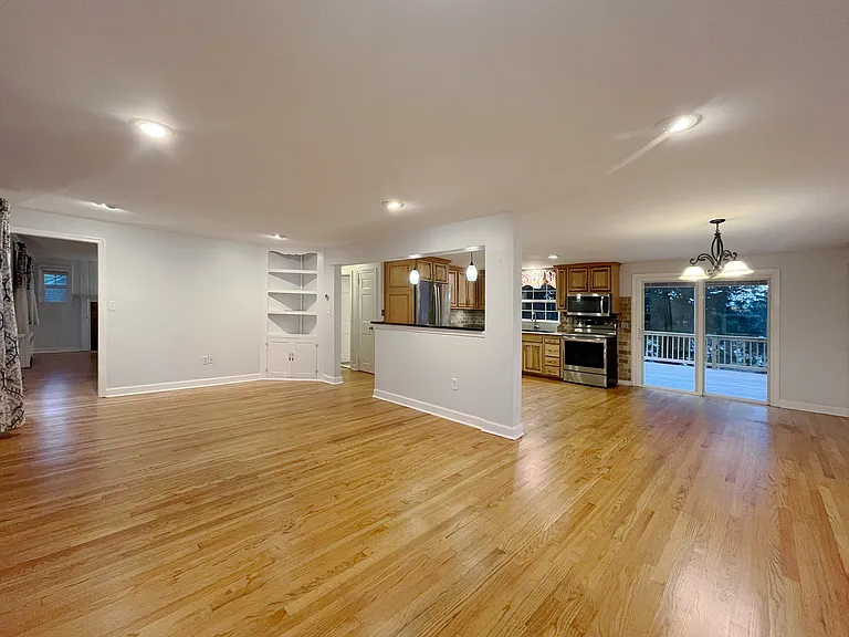 101 Olcott Dr — Photo 6