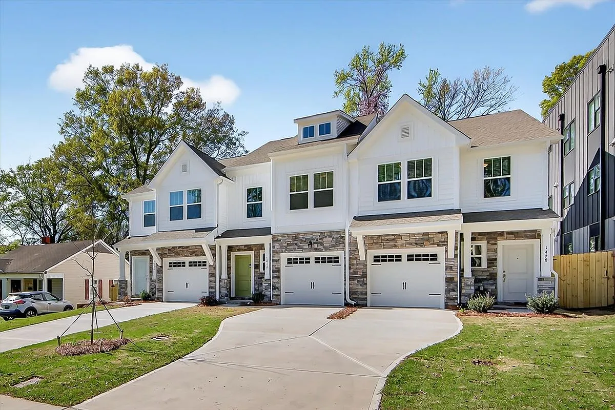 3 bed, 2.5 bath, 1589 sqft, $2,550 — Photo 1