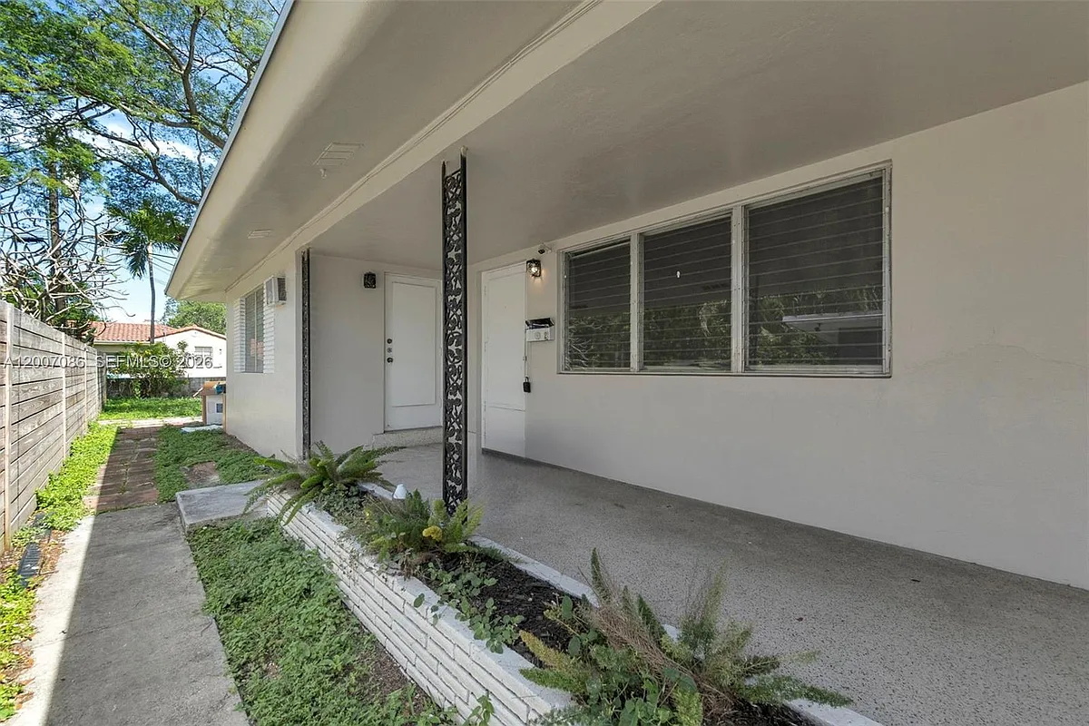 Building Photo - 923 N 17th Ave #2
