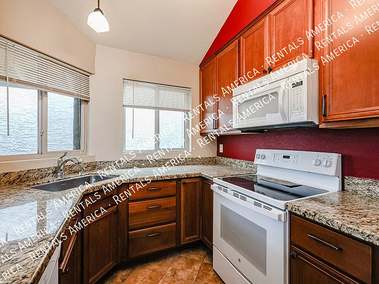 1621 E Vaughn St — Photo 14