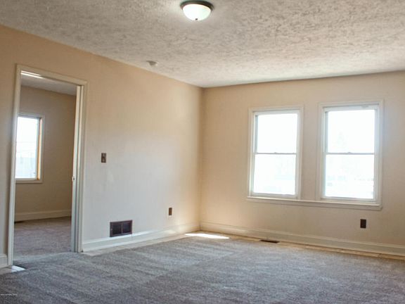 3rd image of 410 Paris Ave