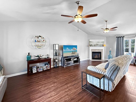 3rd image of 410 Chevoit Ct