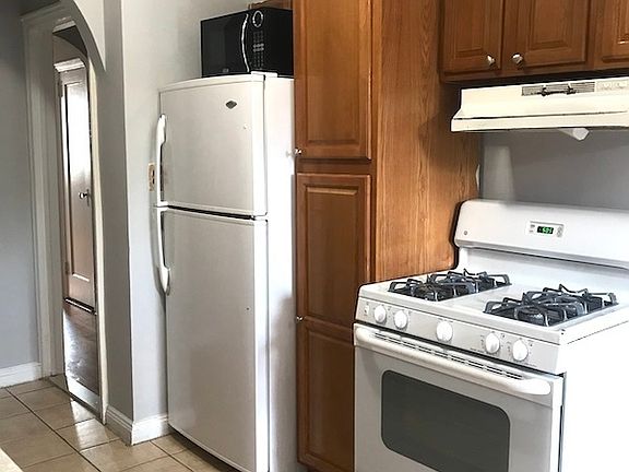 5th image of 2705 Newtown Ave APT 2