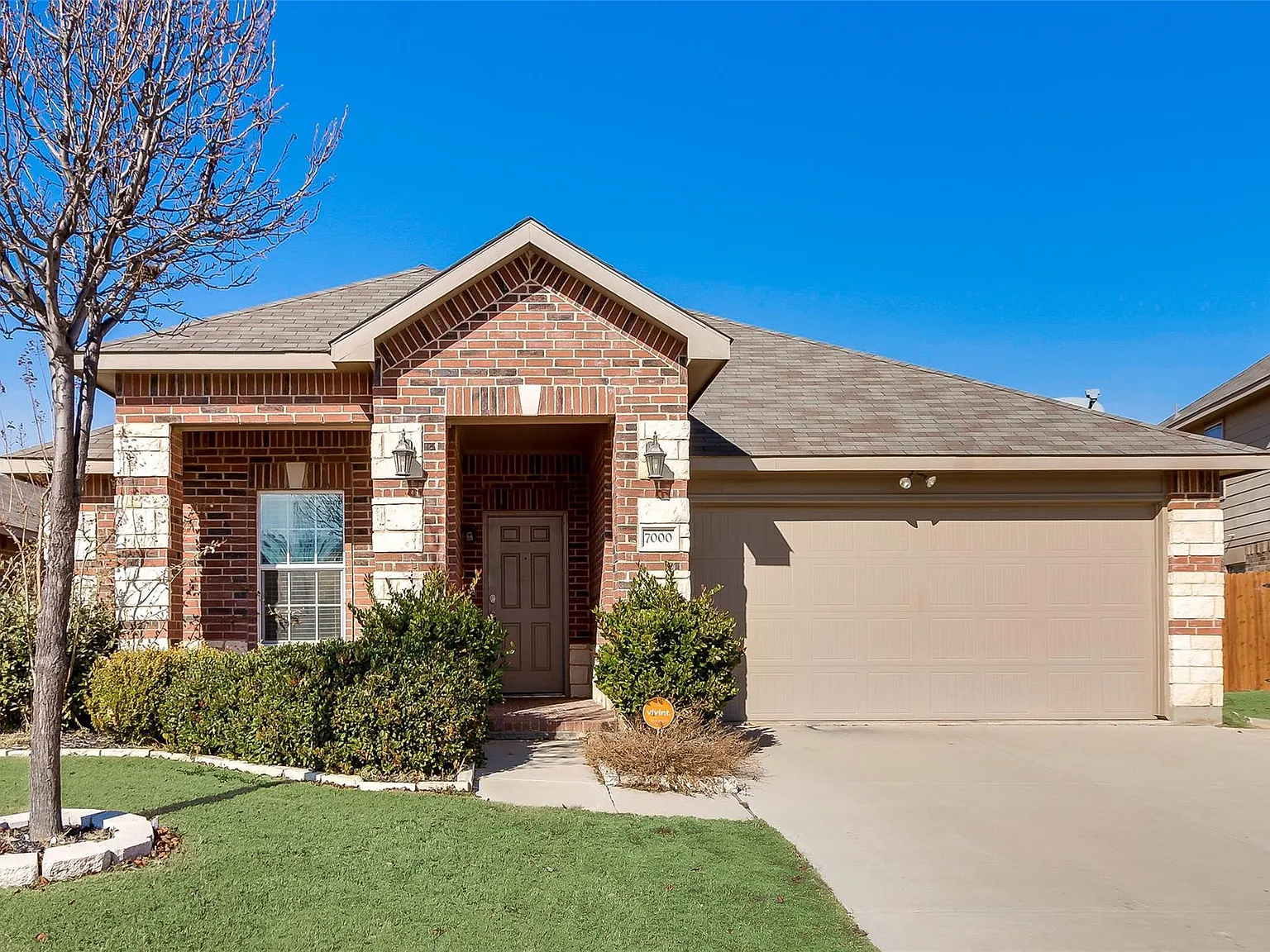 4 bed, 2110 sqft, $2,400 — Photo 2