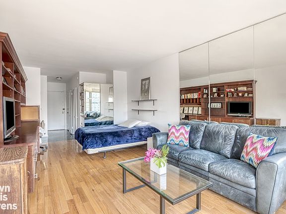 4th image of 1408 2nd Ave #10D