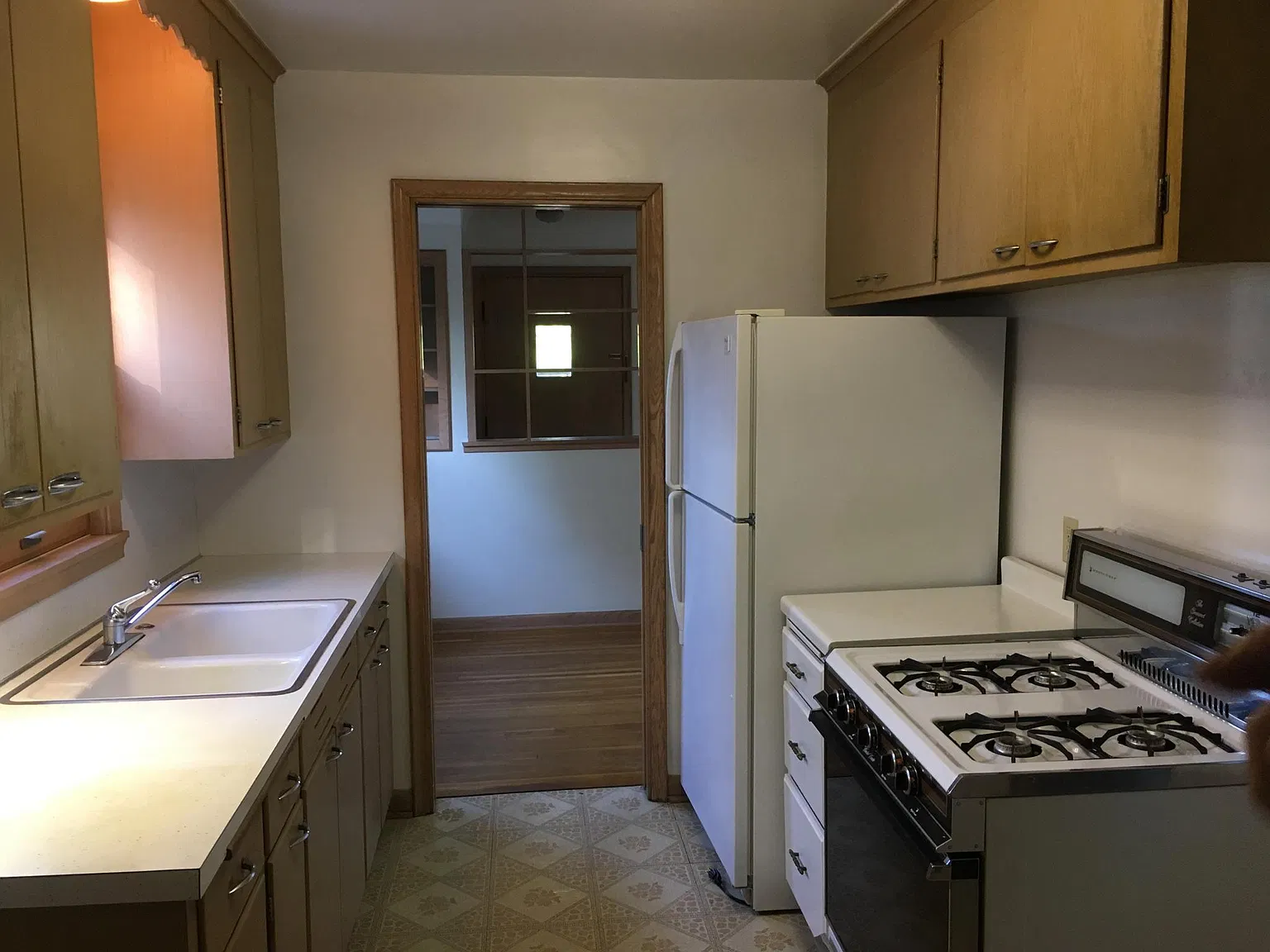 3 bed, 1450 sqft, $2,200 — Photo 4