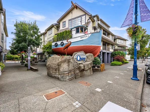 1705 Comox Ave #204, Comox, BC V9M 3M1