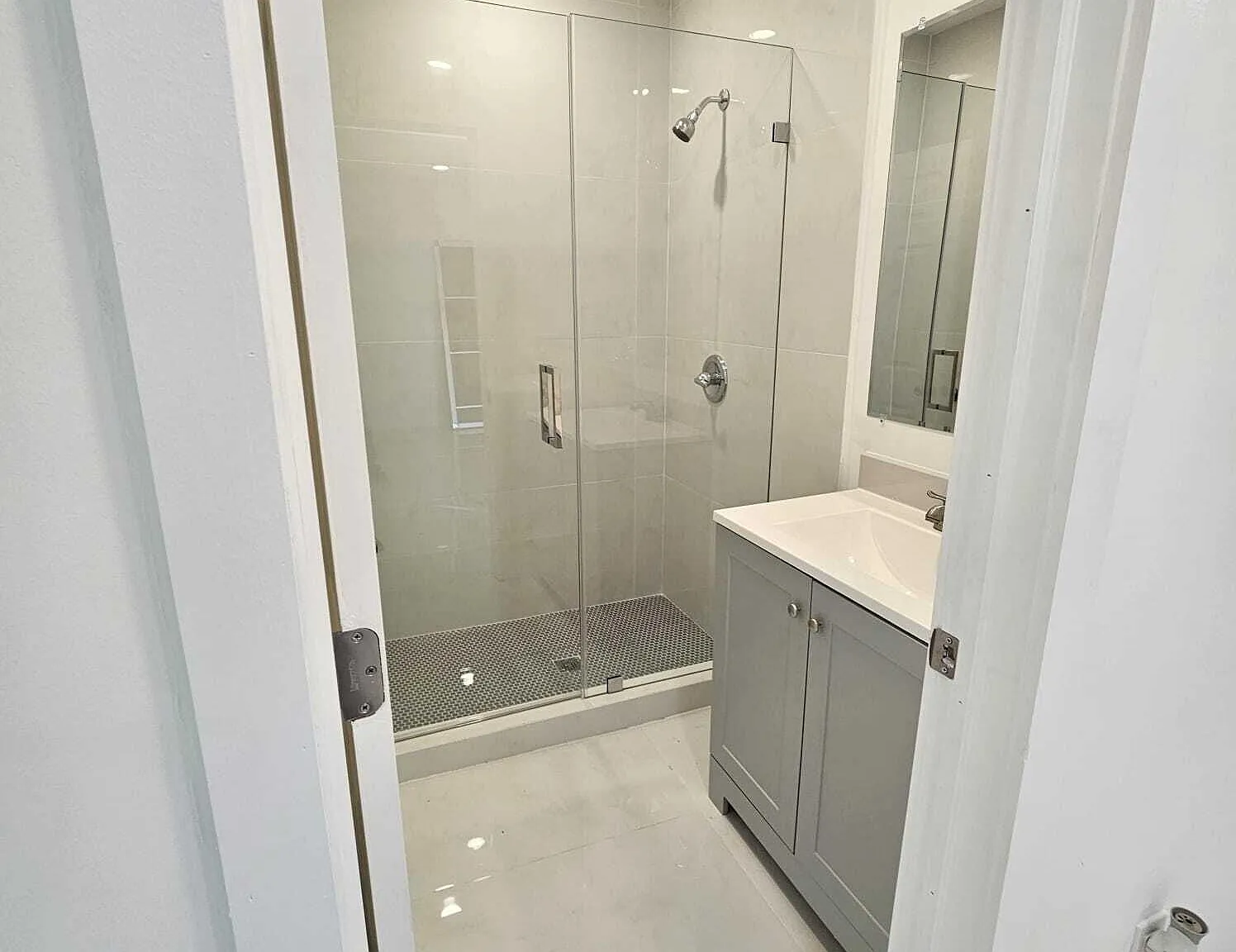 2 bed, 1.0 bath, 1158 sqft, $2,100 — Photo 3