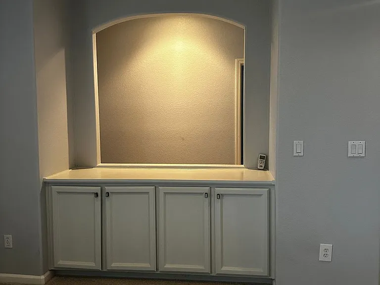 340 Lyman Cir — Photo 7