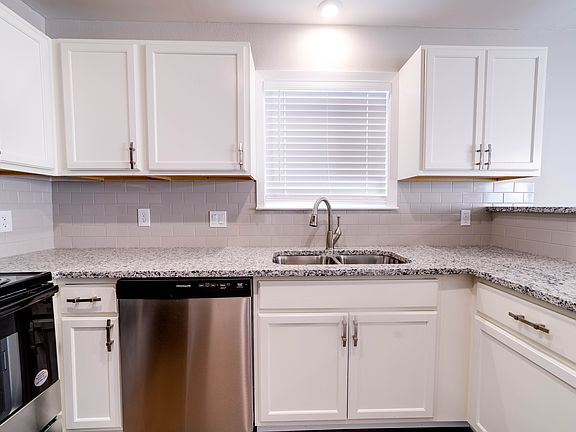 5th image of 6826 Trail Lake Dr