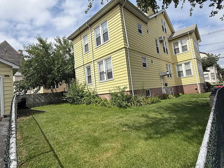 170 Laurel Ave #3 — Photo 2