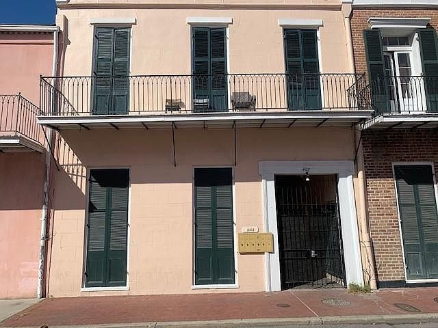 1st image of 407 Burgundy St APT 3