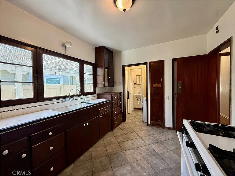 1117 Bennett Ave — Photo 15
