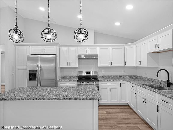 4th image of 3362 Poplar St