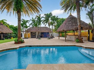 465 NW 153rd St, Miami, FL 33169