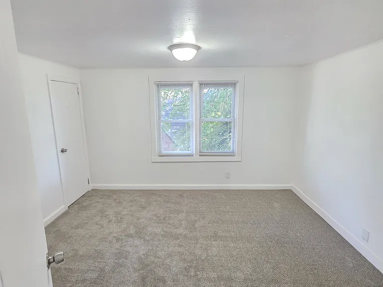 15757 Strathmoor St — Photo 28